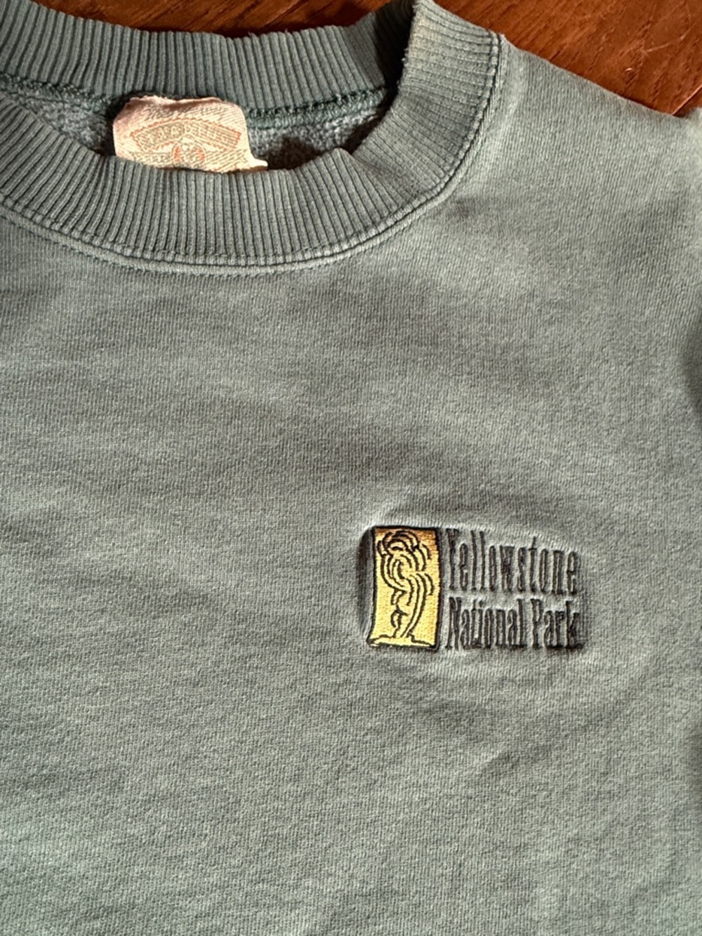 Source Unknown Teal Crewneck Yellowstone national Park Sweatshirt - Picture 2 of 3